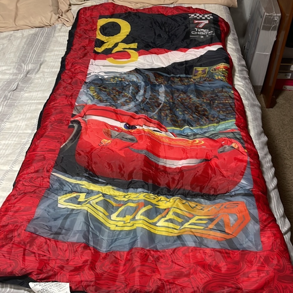 New McQueen sleeping bag - Picture 5 of 7